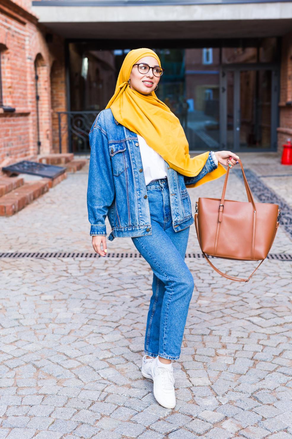 beautiful-arabic-muslim-student-woman-wearing-yell-B2EXBYW.jpg